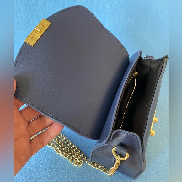 BCBG Milly Crossbody Bag - Picture 4 of 6